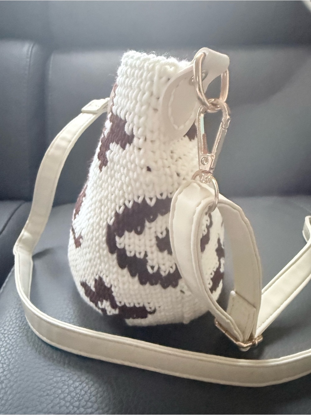 Handmade White and Brown Knit Crossbody Bag with Gold Hardware - Picture 3 of 6